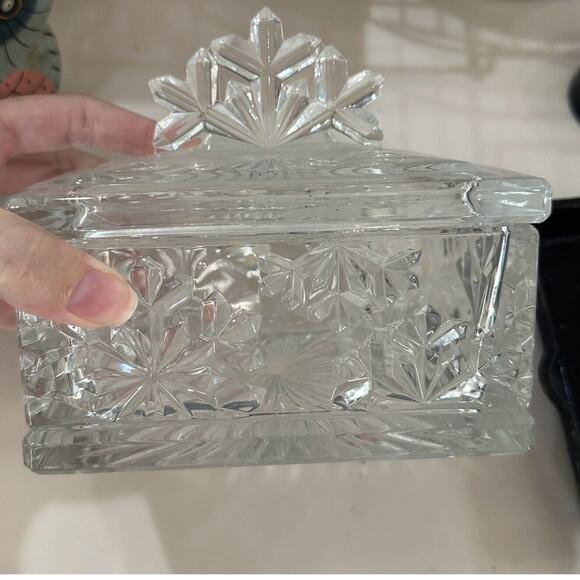 Vintage Luminarc Glass Holiday Candy Trinket Box with Snowflakes Lid - Picture 6 of 13